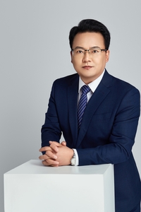 李飞.jpg